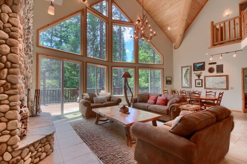 Rivercrest Lodge with Hot Tub-Pool Table-Firepit