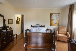 Chambre supérieure double (Bebe) | Rideaux d’obscurcissement, accès au Wi-Fi (inclus), literie fournie