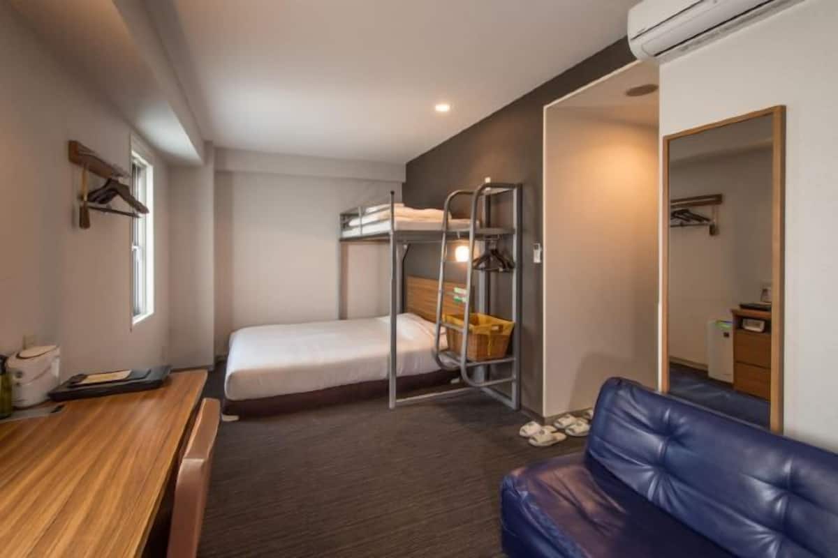 1 bedroom, desk, blackout curtains, soundproofing