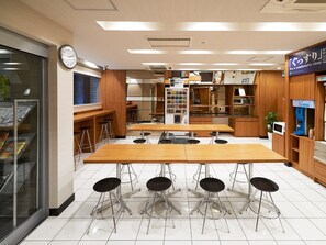Breakfast area - Super Hotel JR Ueno-Iriyaguchi (Tokyo)