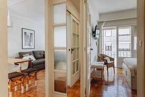 1 habitación, tabla de planchar con plancha, wifi y ropa de cama 