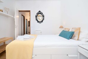 3 chambres, fer et planche à repasser, Wi-Fi, draps fournis