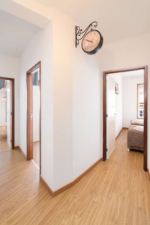 3 chambres, fer et planche à repasser, Wi-Fi, draps fournis