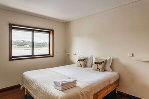 2 slaapkamers, een strijkplank/strijkijzer, wifi, beddengoed