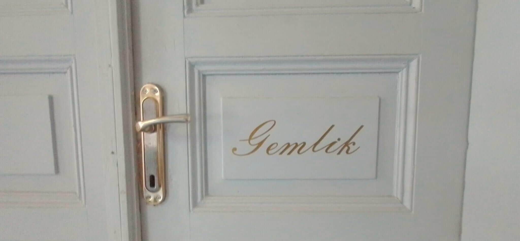 standard room, garden view, ground floor | 1 bedroom, individually decorated, individually furnished, desk