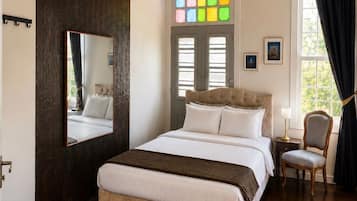 Classic Room, 1 Double Bed, Non Smoking | Individually decorated, individually furnished, desk, free WiFi