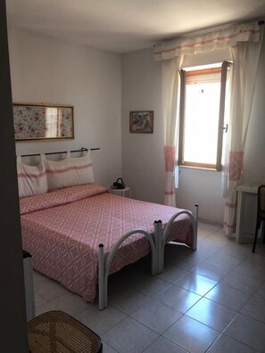 3 bedrooms, bed sheets