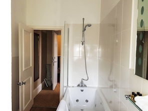 Bathroom - Mackays Hotel Wick (Wick)