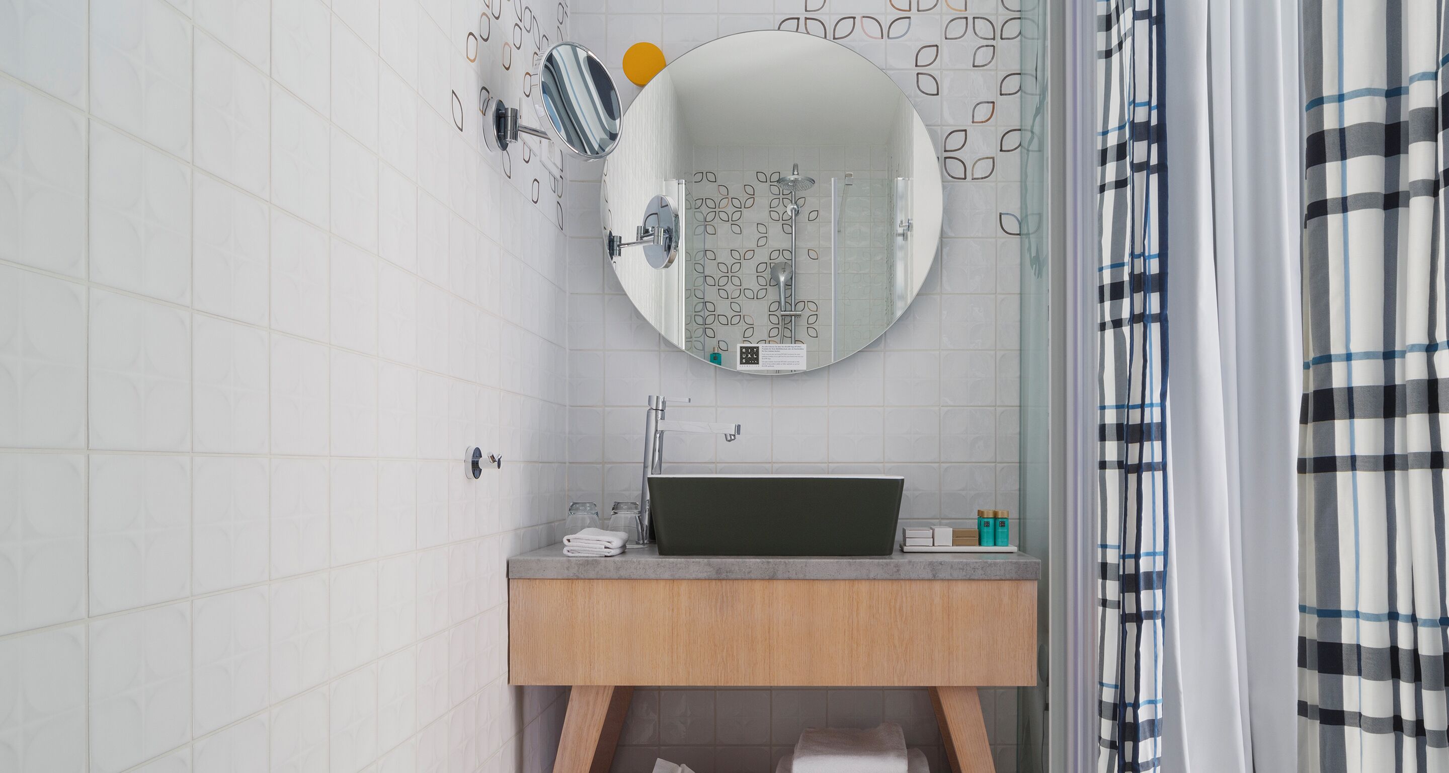 shower, rainfall showerhead, free toiletries, hair dryer