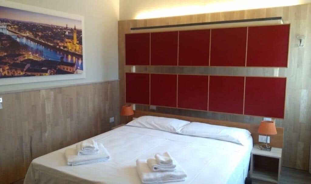 2 soverom, skrivebord og wi-fi (inkludert)