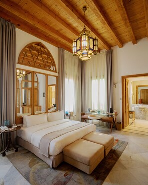 Premium bedding, down duvets, in-room safe, individually decorated - Arthaus Beirut (Beirut)