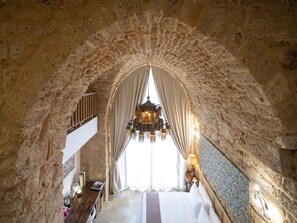 Premium bedding, down duvets, in-room safe, individually decorated - Arthaus Beirut (Beirut)