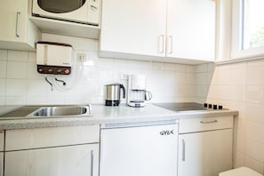 Fridge, microwave