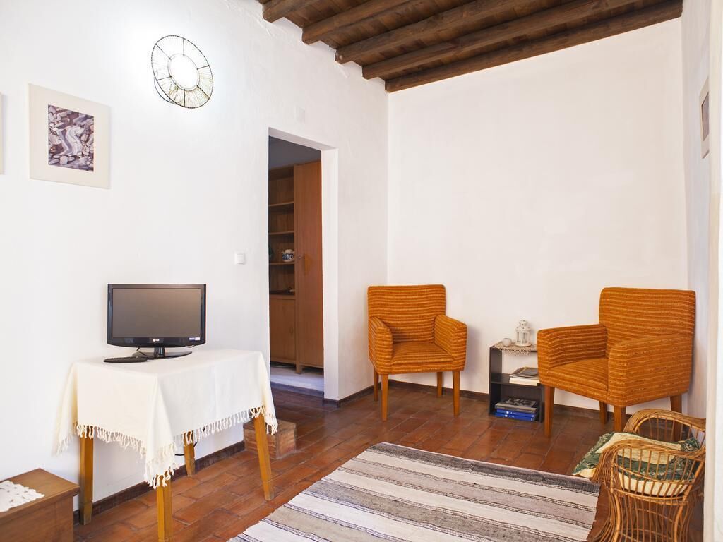 尊爵雙人房 | 獨特裝潢、布置獨特、書桌、床單