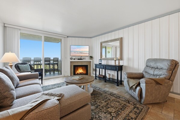 Téléviseur à écran plat, foyer, lecteur de DVD, table de baby-foot