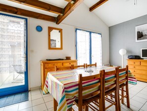 Dining - Biscarrosse Plage: Maison T3 avec Mezzanine, Terrasse, et Proche Plages (Biscarrosse Plage)