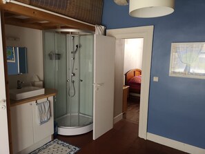 Haartrockner, Seife, Toilettenpapier