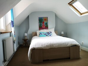 4 chambres, fer et planche à repasser, Wi-Fi, draps fournis