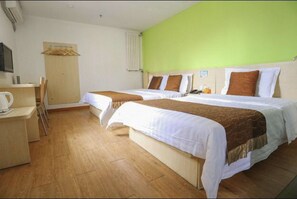 Escritorio, cortinas blackout, wifi gratis y ropa de cama
