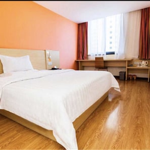 Escritorio, cortinas blackout, wifi gratis y ropa de cama 