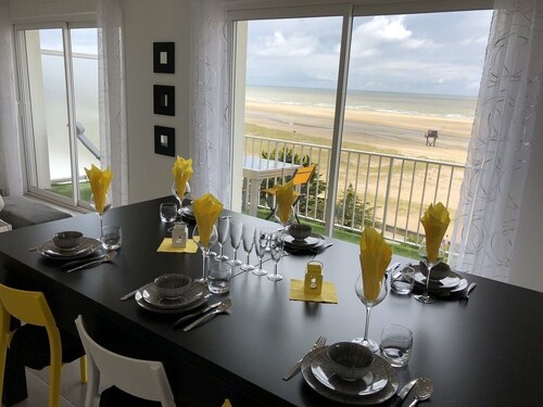 APARTMENT "ENVIES D'AILLEURS" FACING THE SEA
