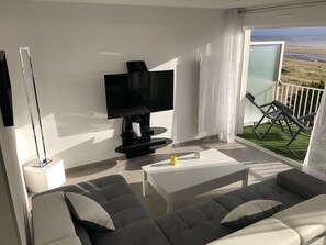 Smart TV, video games, books, video library - APARTMENT "ENVIES D'AILLEURS" FACING THE SEA (Saint-Brevin-les-Pins)