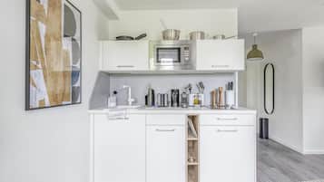 Suite M | Eigene KĂŒche | Herdplatte, GeschirrspĂŒler, Wasserkocher mit Kaffee-/Teezubehör, Toaster