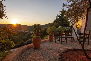 Terrace/patio - High Standing Villa with hill view and sunset - Departure to Porquerolles Island (La Londe-les-Maures)