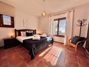 3 bedrooms, iron/ironing board, free WiFi, bed sheets