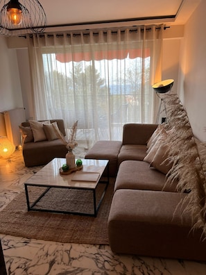 Smart TV - Sunny terrace apartment with sea view (Nice)