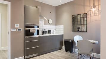 Apartment, 2 Bedrooms | Private kitchen | Electric kettle, toaster, cookware/dishes/utensils