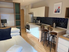 Studio | Free cribs/infant beds, travel crib, free WiFi, bed sheets