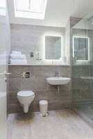 Apartment, 1 Bedroom | Bathroom | Shower, free toiletries, hair dryer, towels