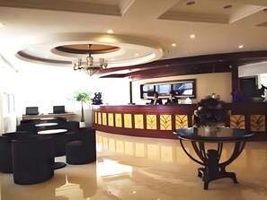A hotel lobby with a reception desk, seating area, and a chandelier. - Greentree Inn Xuzhou West District Huohua Shell Ho (Xuzhou)