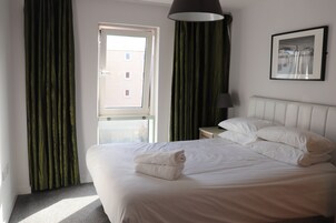 One Bedroom Apartment | Cuna de viaje, wifi gratis, ropa de cama