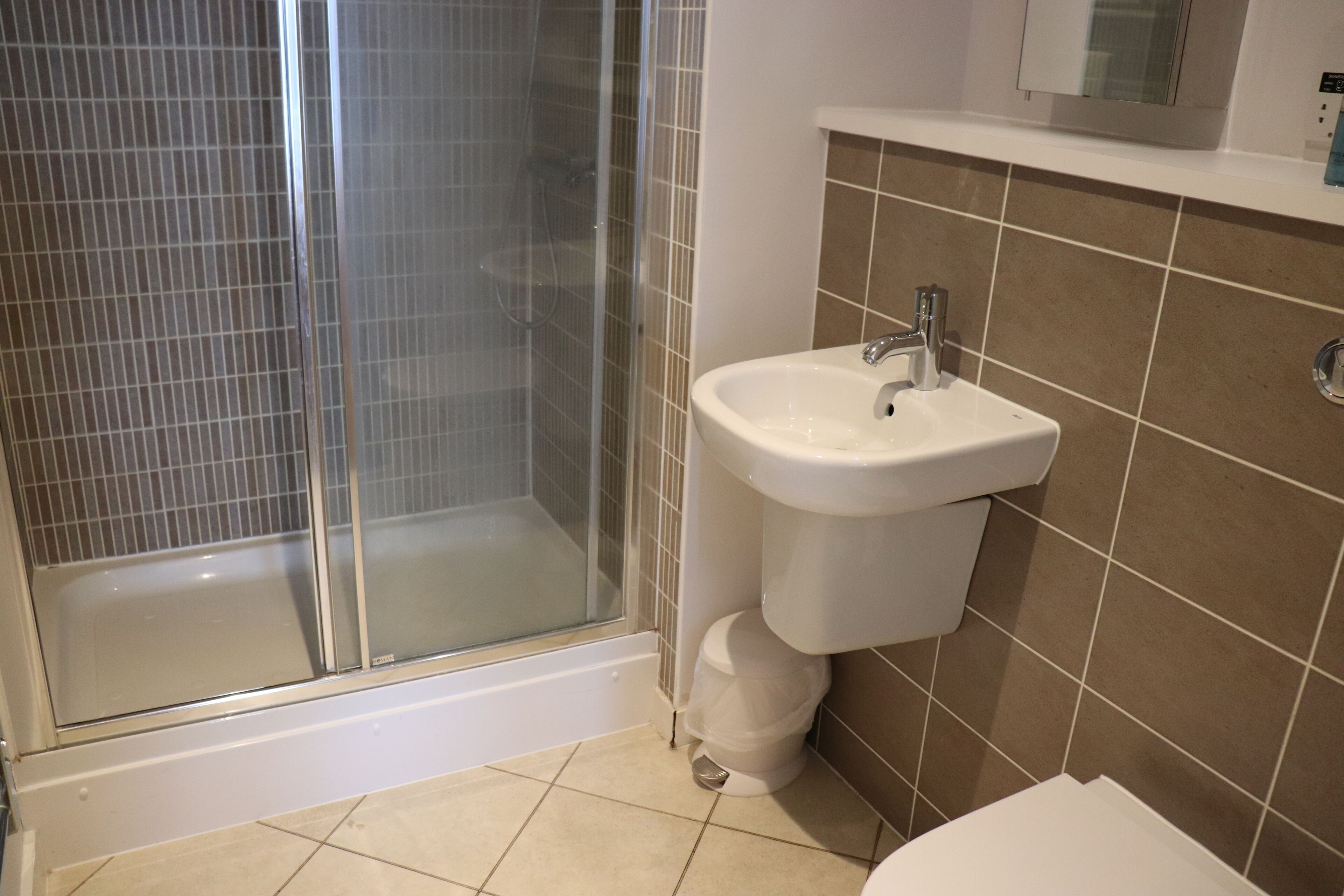 Two Bedroom Apartment with Balcony | 浴室 | 淋浴設備、免費梳洗用品、風筒、提供毛巾