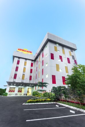 Exterior - Astera Hotel Bintaro (Ciputat)