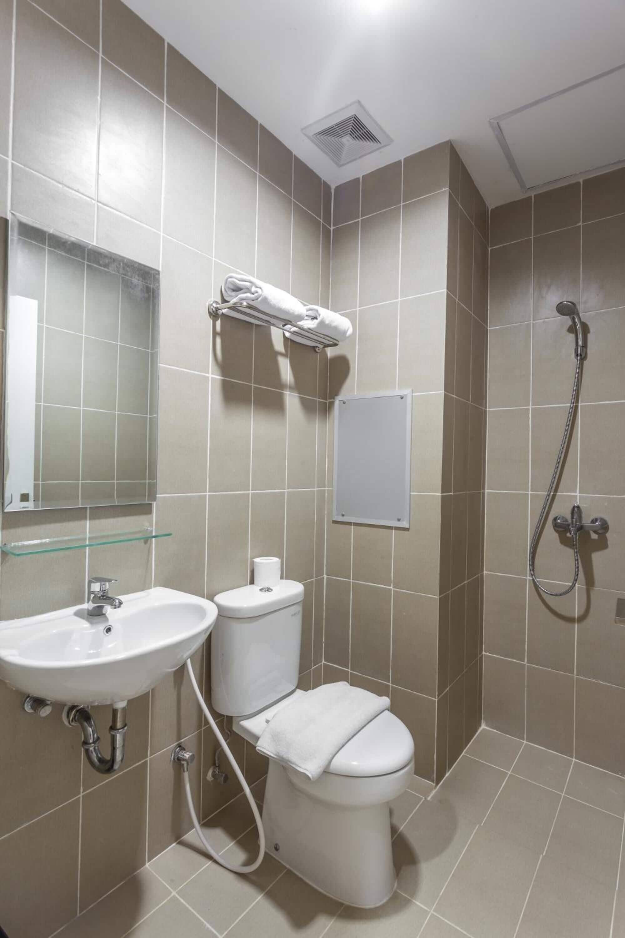 Kamar mandi | Perlengkapan mandi gratis dan kloset