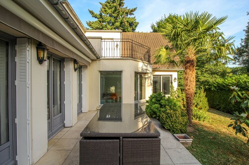 Villa heated pool, central A/C for bedrooms, 30mn to Paris