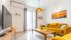 Villa (Villa JoMa-Eight Bedroom Villa) | Ruang tamu | TV 
