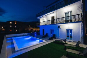 Villa (Villa JoMa-Eight Bedroom Villa) | Pool | Outdoor pool, pool umbrellas, pool loungers - Villa JoMa (Podstrana)