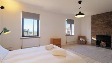 Rumah | 2 kamar tidur, setrika/meja setrika, Wi-Fi gratis, dan seprai linen