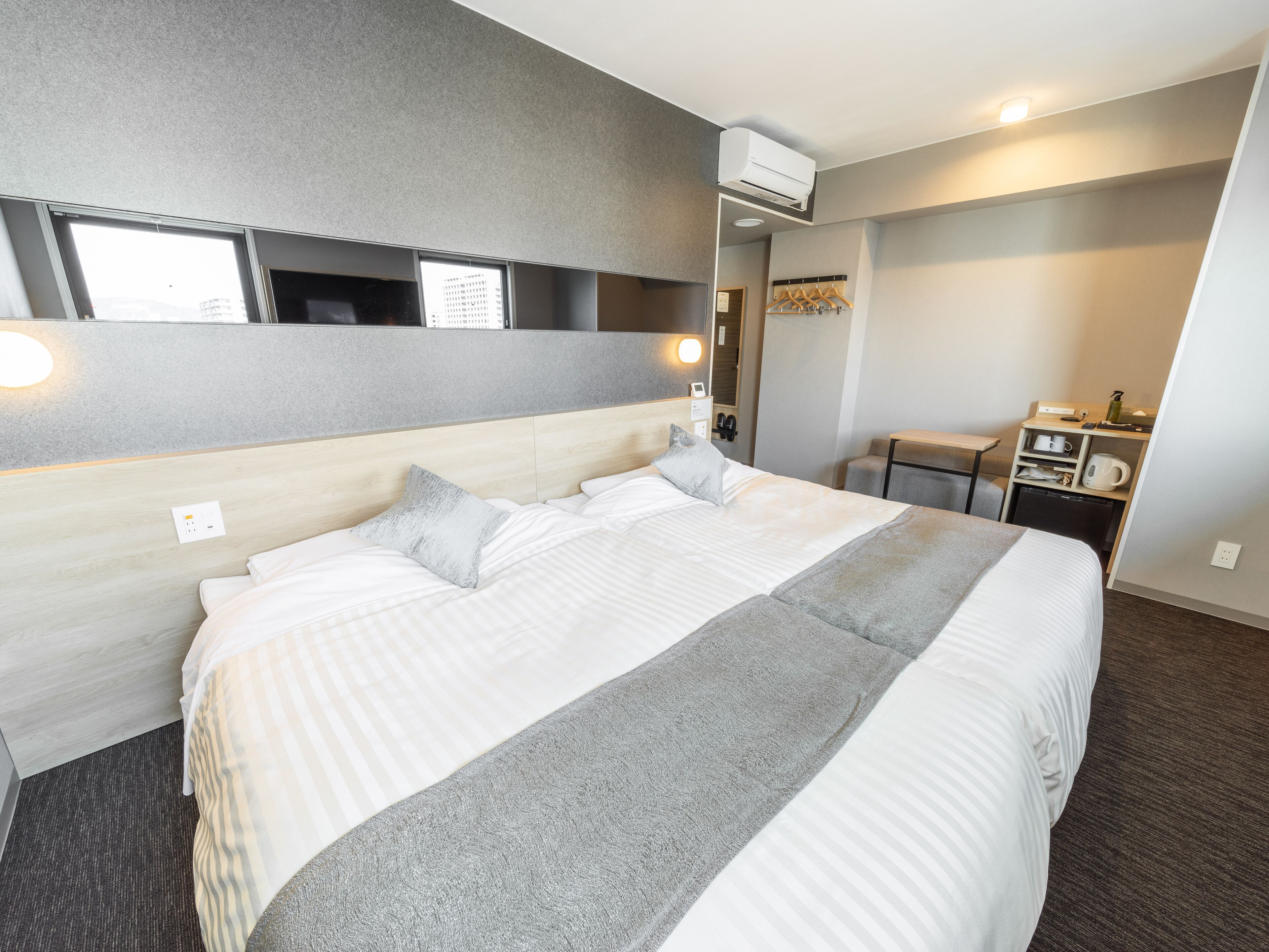 hollywood twin room | free wifi, bed sheets