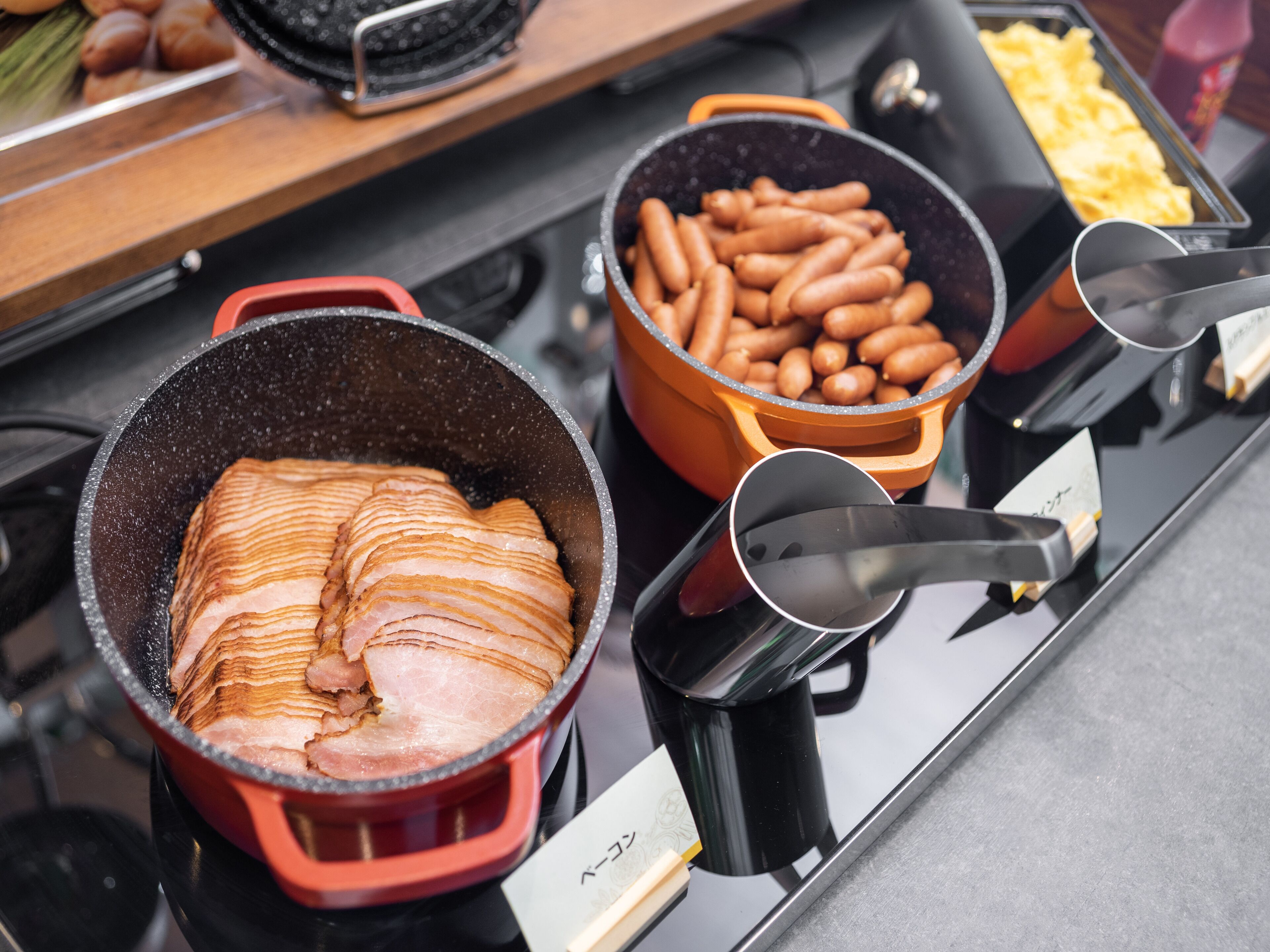 daily buffet breakfast (jpy 1200 per person)