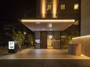 Façade de l’hébergement - soirée/nuit