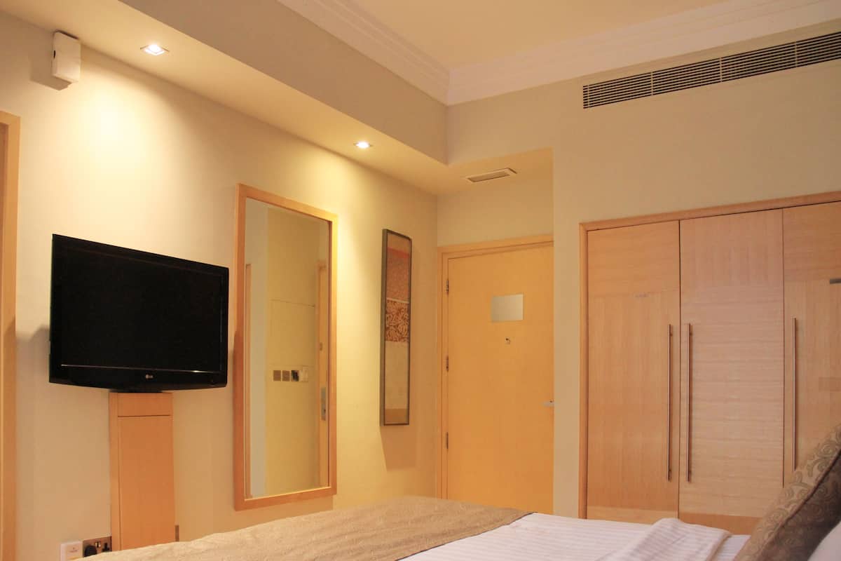 Kamar Superior | 1 kamar tidur, minibar, brankas, dan meja kerja