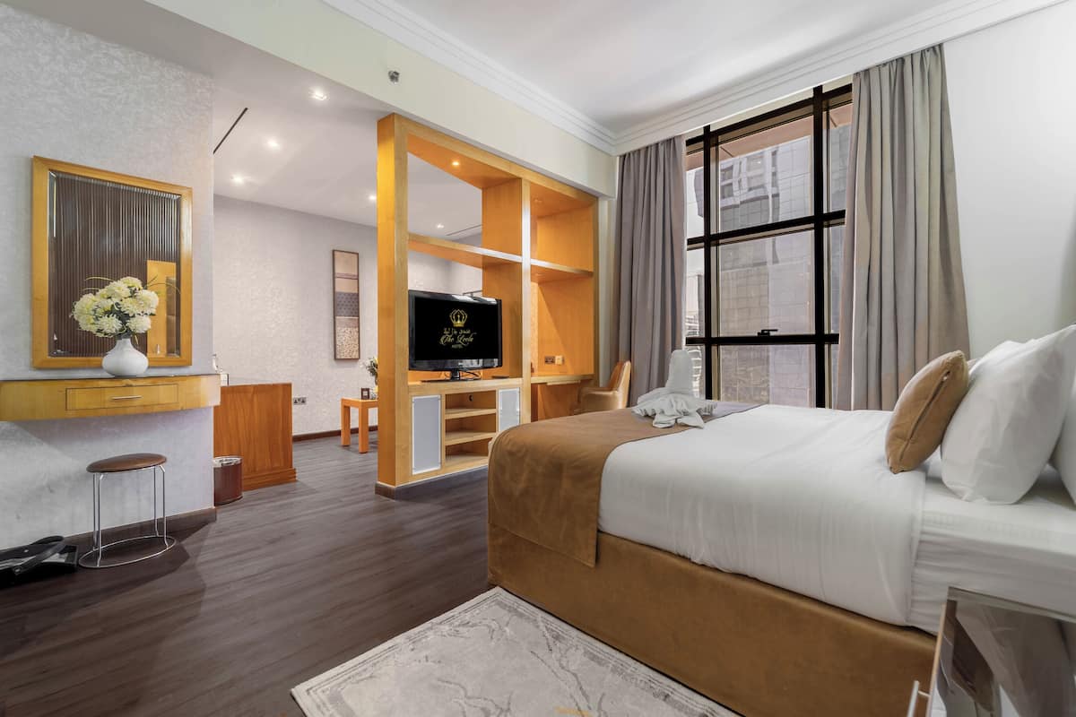 Suite Junior | 1 kamar tidur, minibar, brankas, dan meja kerja