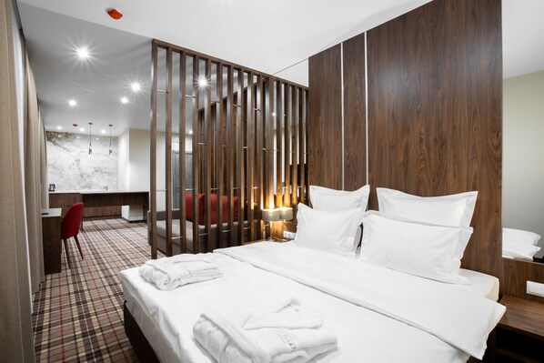 Suite | Escritorio, cunas gratuitas y ropa de cama 