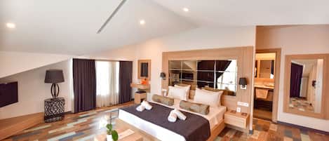 Deluxe dubbelrum eller tvåbäddsrum | Värdeförvaringsskåp på rummet, arbetsyta för laptop och ljudisolering