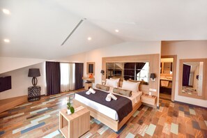 Kahden hengen deluxe-huone (yksi tai kaksi sänkyä) | Tallelokero huoneessa, kannettavalle tietokoneelle sopiva työtila